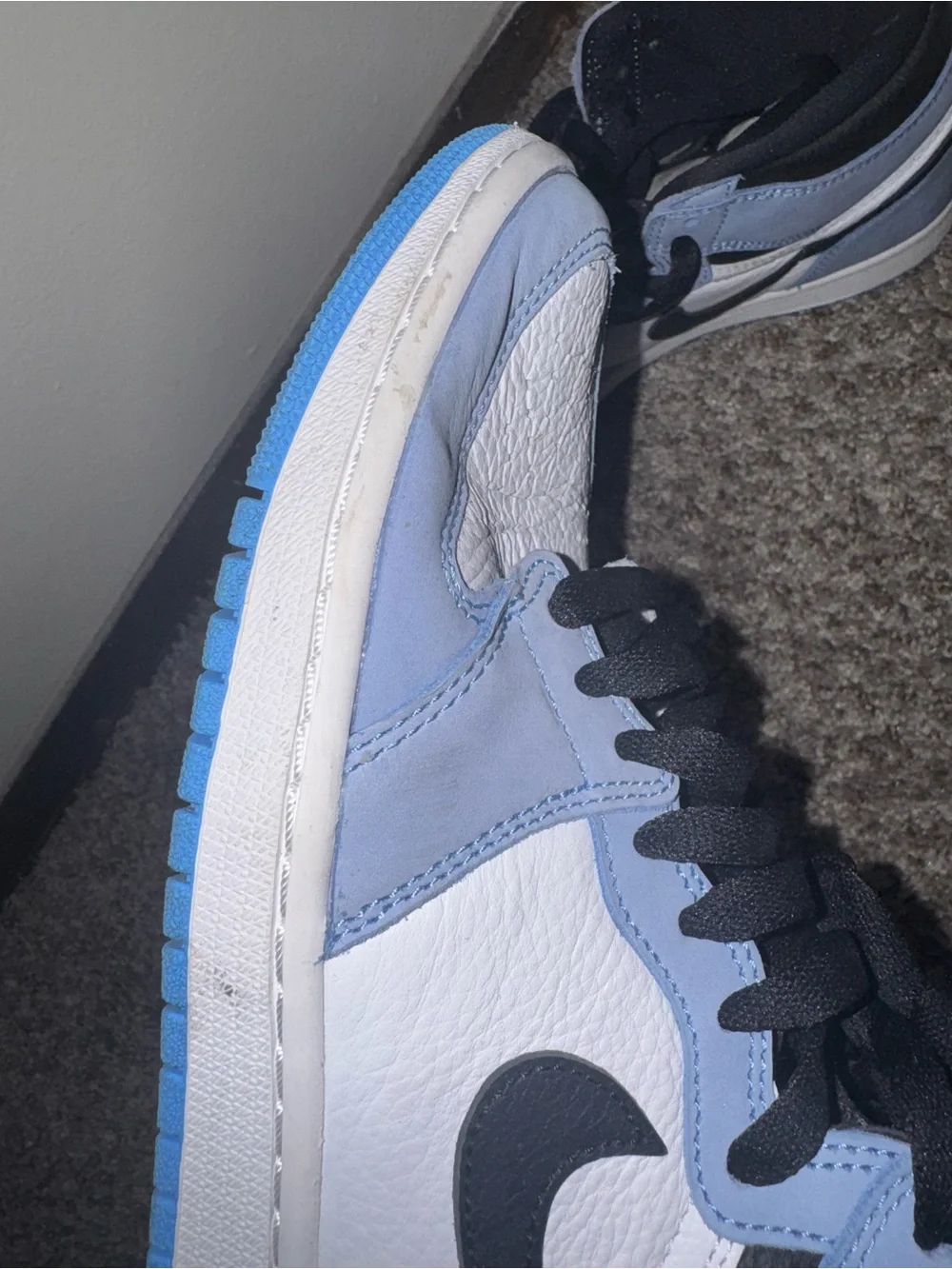 Air Jordan 1 High OG “University Blue” (UNC)
